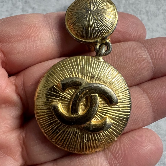 CHANEL Gold Plated CC Logos Round Swing Vintage Clip Earrings - Picture 4 of 13
